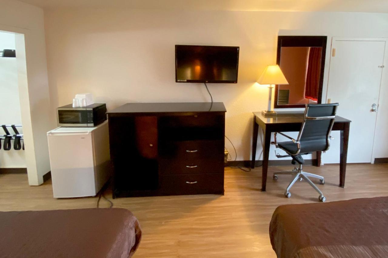 Landmark Hotel Leesville Luaran gambar
