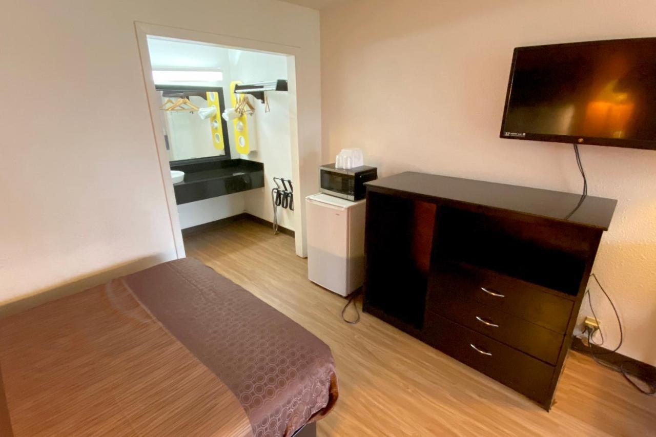 Landmark Hotel Leesville Luaran gambar