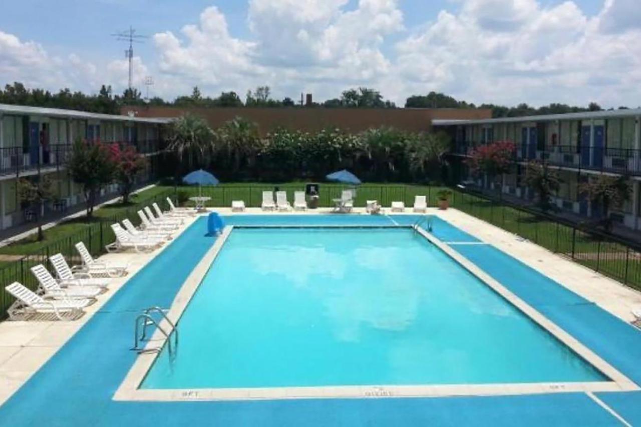 Landmark Hotel Leesville Luaran gambar