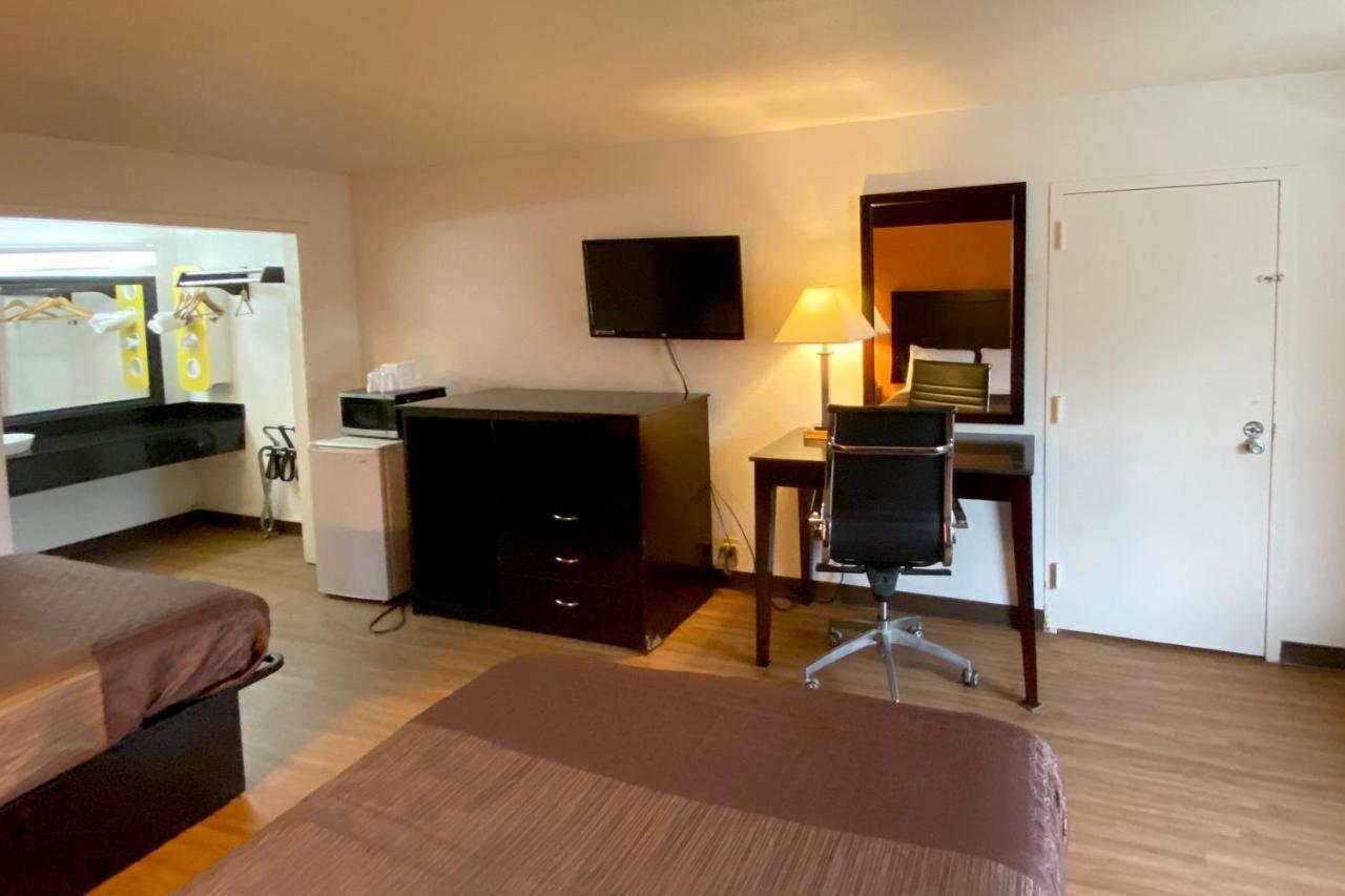 Landmark Hotel Leesville Luaran gambar