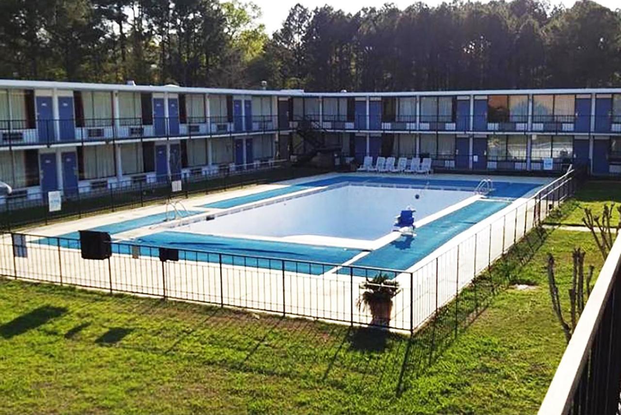 Landmark Hotel Leesville Luaran gambar